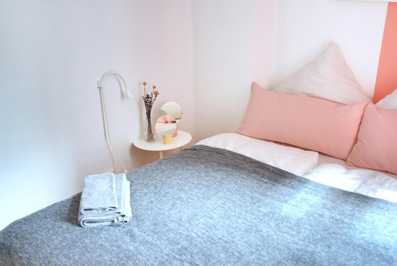 Vonbehling Boutique Apartment Mit 65Zoll Tv Und Designerstuecken Halle  Exterior photo
