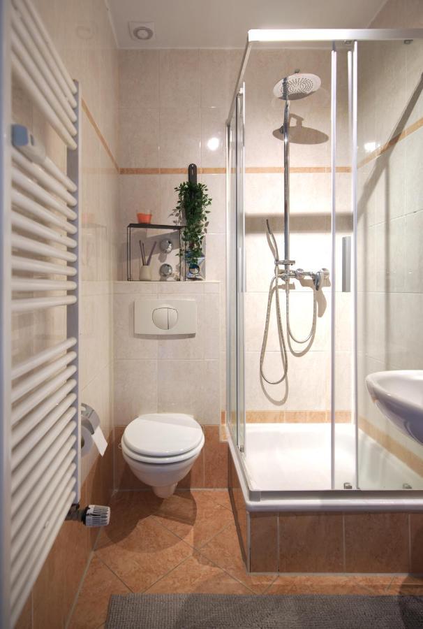 Vonbehling Boutique Apartment Mit 65Zoll Tv Und Designerstuecken Halle  Exterior photo